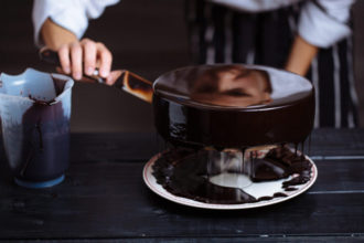 Trucos para hacer un buen glaseado de chocolate | Cobertura de cacao